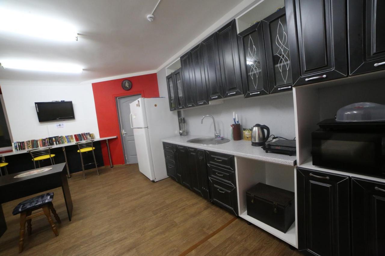 Cool Traveler Hostel Kyiv Exterior photo